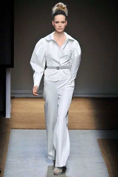 Look 1